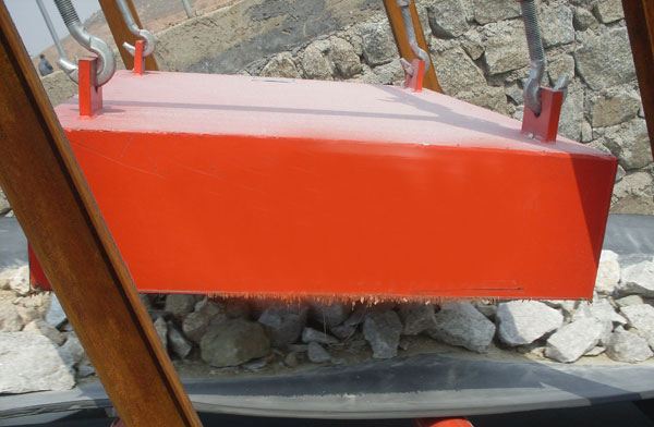 悬挂式永磁除铁器