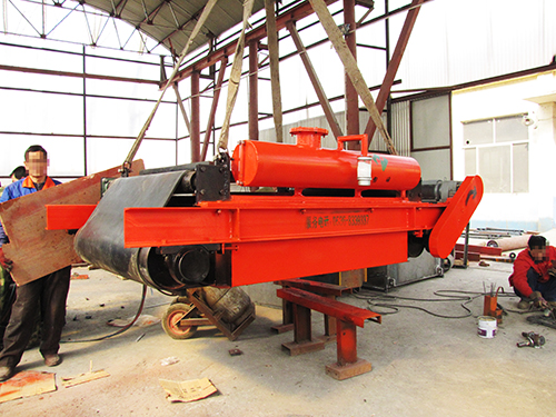 悬挂油冷式电磁除铁器