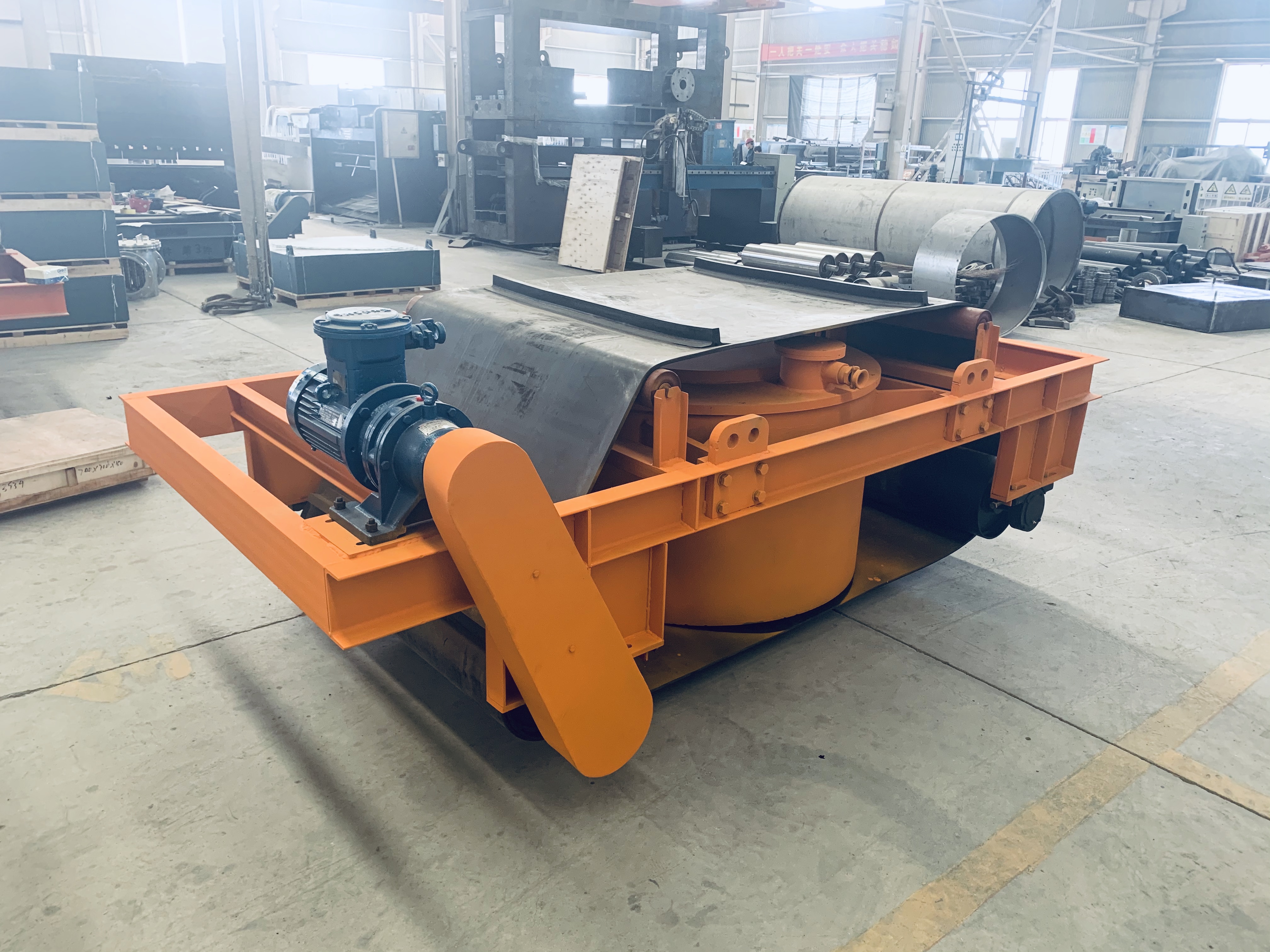 电磁自卸除铁器