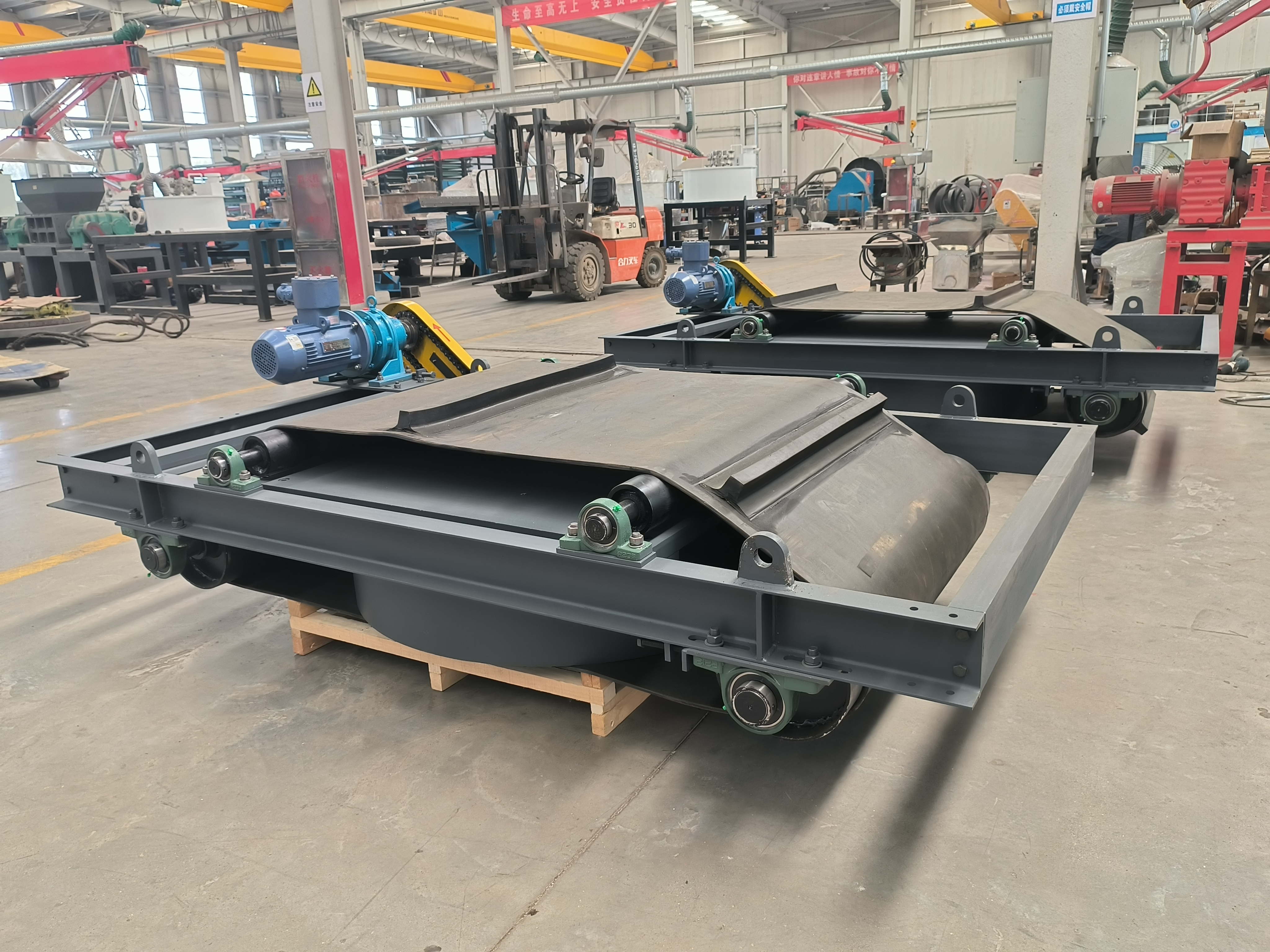 悬挂式电磁除铁器